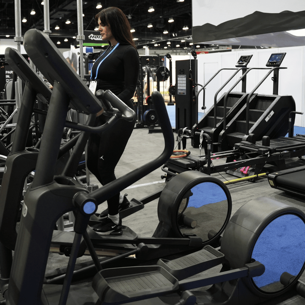 Commercial Elliptical Trainer - Touch Screen - Muscle D Fitness -  Cardio - Cross Trainer