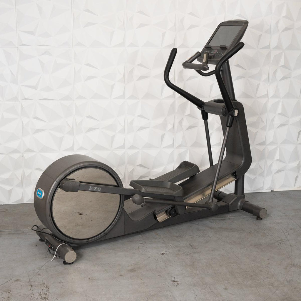 Commercial Elliptical Trainer - Touch Screen - Muscle D Fitness -  Cardio - Cross Trainer